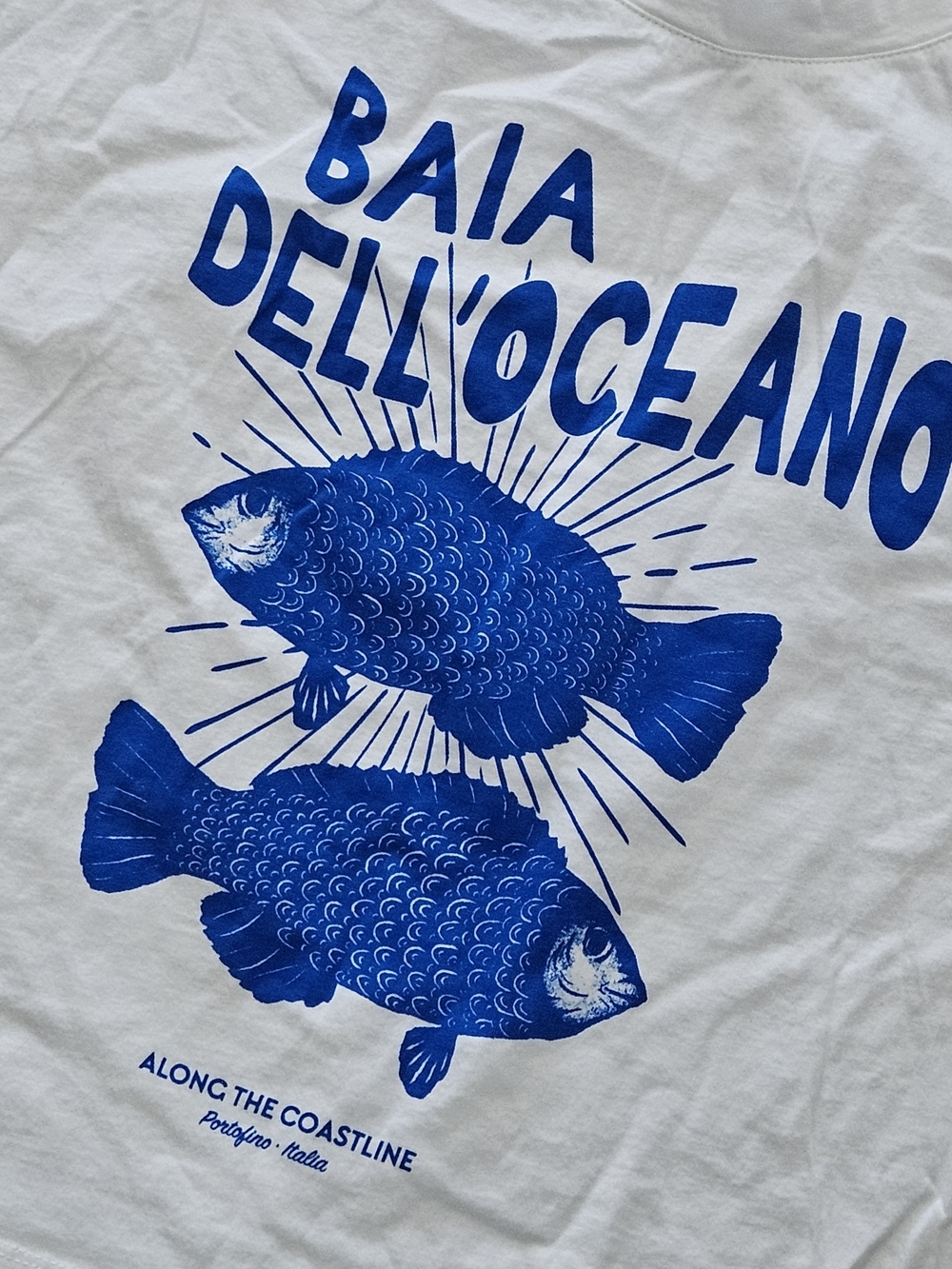 SO Baia Dell'Oceano White T-Shirt with Blue Fish Graphic